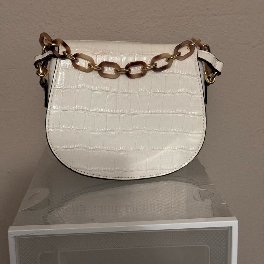Elegant White Croc-Embossed Shoulder Bag